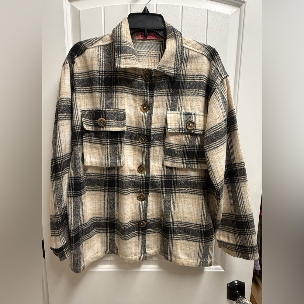Oversized Plaid Flannel Shacket Women’s Size Small NWOT Relaxed Fit Layering